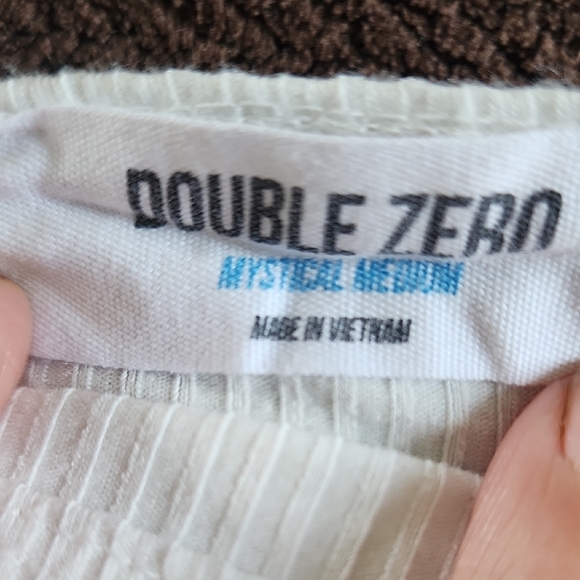 White Ruffled Strap - Picture 2 of 4